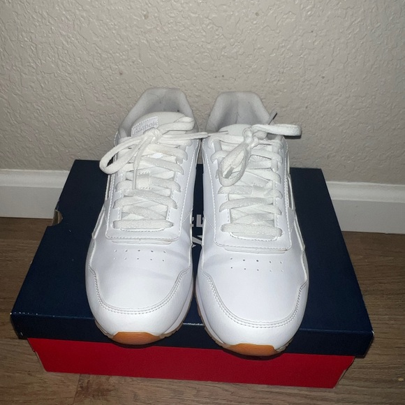 Women’s Reebok shoes - Picture 2 of 6